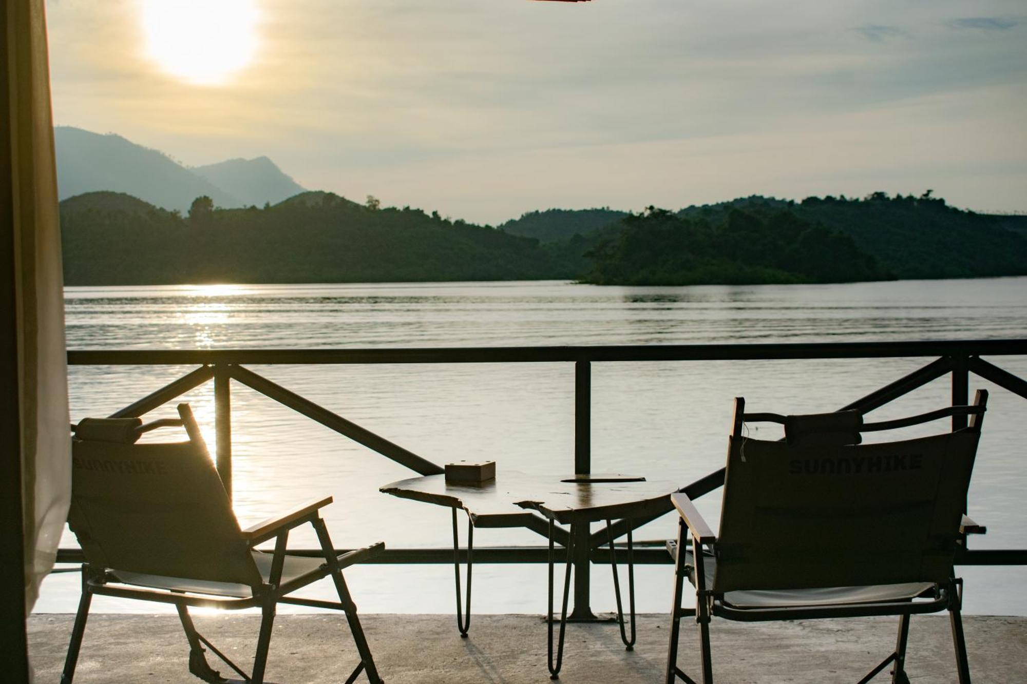 Sunset Nam Ngum Resort 万荣 外观 照片