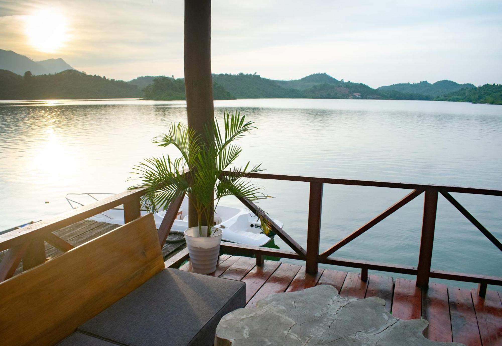 Sunset Nam Ngum Resort 万荣 外观 照片