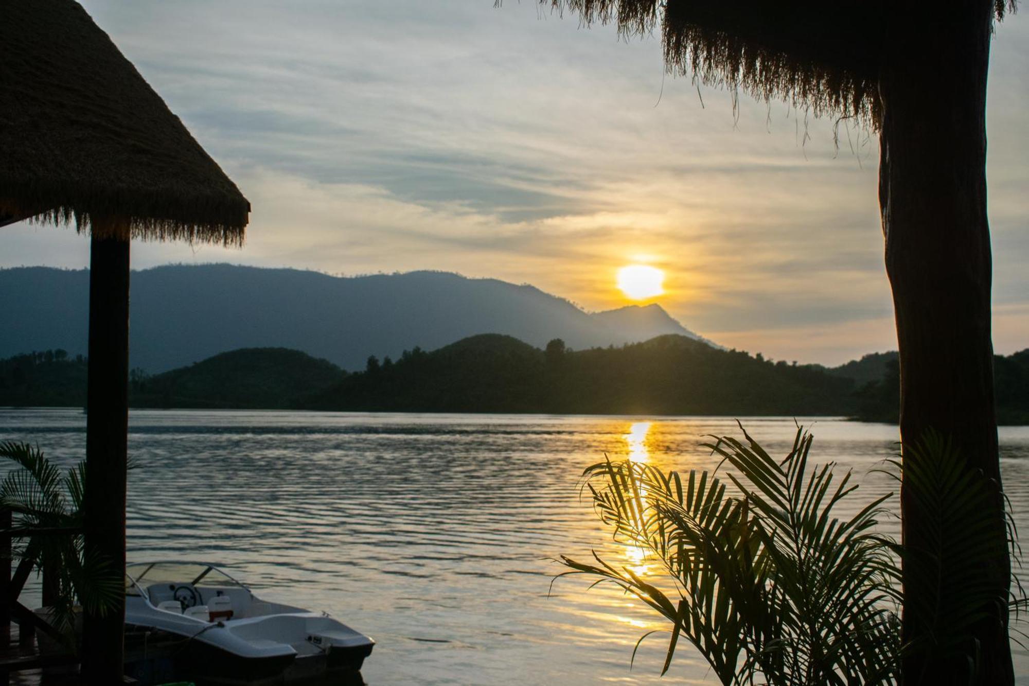 Sunset Nam Ngum Resort 万荣 外观 照片